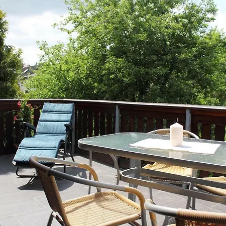 Grosses & Gemutliches Ferienhaus 100qm - 2 Balkone, Grosse Terrasse, W-lan Und Parkplatz * Ortenberg (Hessen)