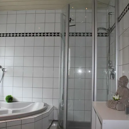 Feriehus Grosses & Gemutliches Ferienhaus 100qm - 2 Balkone, Grosse Terrasse, W-lan Und Parkplatz *