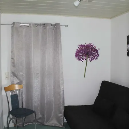 Grosses & Gemutliches Ferienhaus 100qm - 2 Balkone, Grosse Terrasse, W-lan Und Parkplatz * Ortenberg (Hessen)