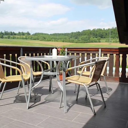 Grosses & Gemutliches Ferienhaus 100qm - 2 Balkone, Grosse Terrasse, W-lan Und Parkplatz