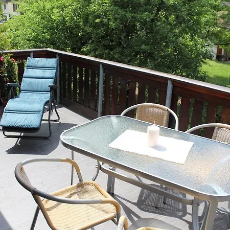 Grosses & Gemutliches Ferienhaus 100qm - 2 Balkone, Grosse Terrasse, W-lan Und Parkplatz * Ortenberg (Hessen)