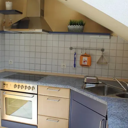Grosses & Gemutliches Ferienhaus 100qm - 2 Balkone, Grosse Terrasse, W-lan Und Parkplatz * Ortenberg (Hessen)