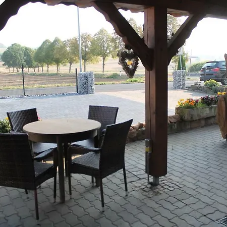 Grosses & Gemutliches Ferienhaus 100qm - 2 Balkone, Grosse Terrasse, W-lan Und Parkplatz Feriehus Ortenberg (Hessen)