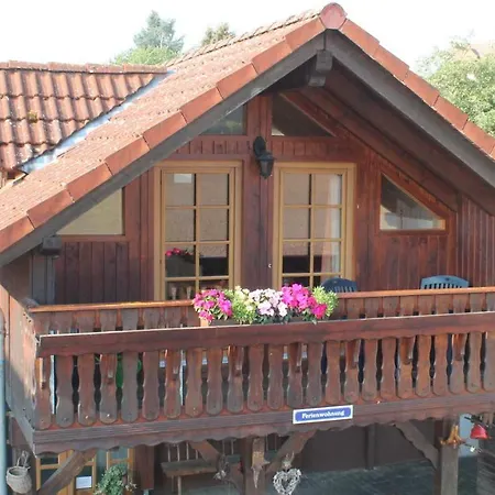 Grosses & Gemutliches Ferienhaus 100qm - 2 Balkone, Grosse Terrasse, W-lan Und Parkplatz Feriehus Ortenberg (Hessen)