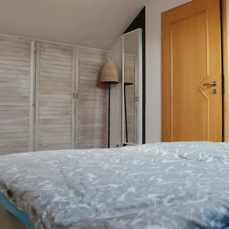 Grosses & Gemutliches Ferienhaus 100qm - 2 Balkone, Grosse Terrasse, W-lan Und Parkplatz